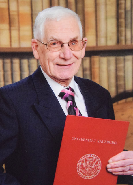 Franz Satzinger, Stadtamtsdirektor a. D., ist seit kurzem auch Doktor der Theologie. | Foto: privat