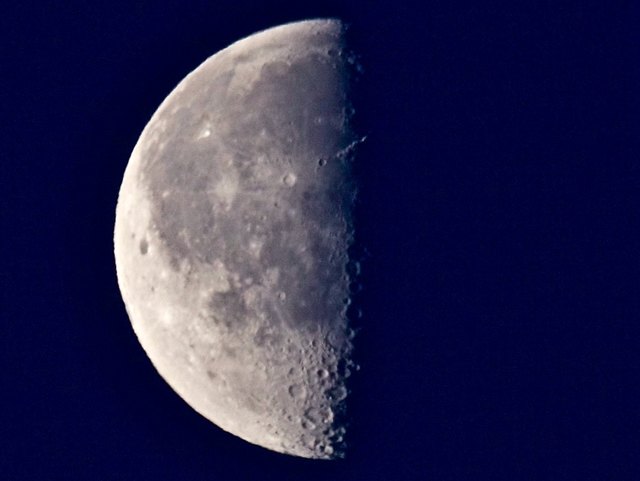 Abnehmen nach Ostern,Mond Am Morgen