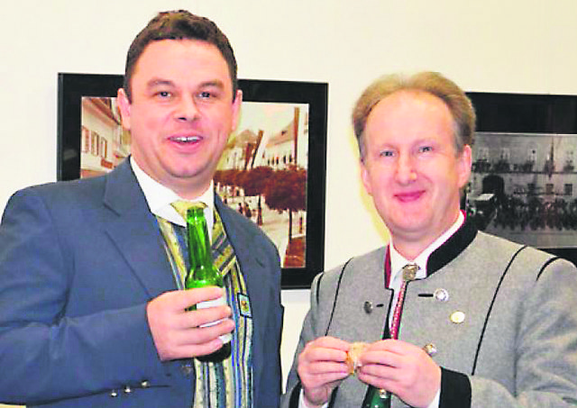 Bezirkskapellmeister Max Murauer (re.) aus Pettenbach mit seinem Stellvertreter Arnold Renhardt aus Kirchdorf.