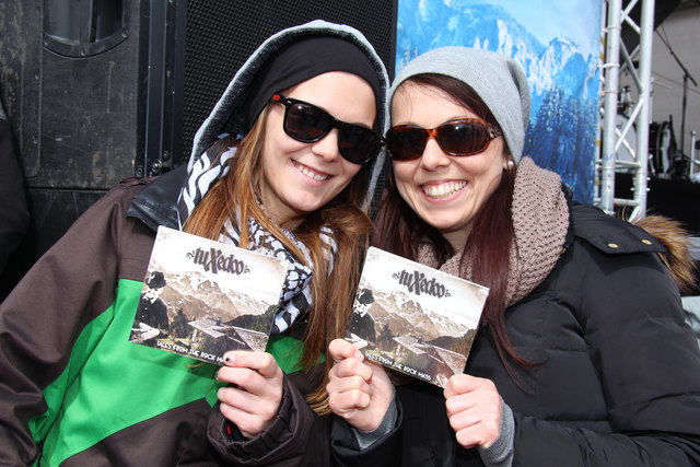 Waren begeistert vom Schnee, den Bergen und der Musik: Nina und Julia