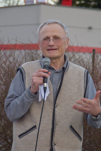 Josef Baum während seiner Rede bei der Kundgebung in Waidhofen.