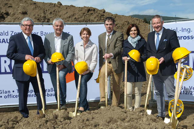 GTS-Aufsichtsratsvorsitzender Helmut Manzenreiter, Althofens Bürgermeister Alexander Benedikt, Landeshauptmann-Stellvertreterin Gaby Schaunig, Amtsleiter Hubert Madrian und die beiden GTS-Geschäftsführer Angelika Peyer und Harald Repar | Foto: GTS