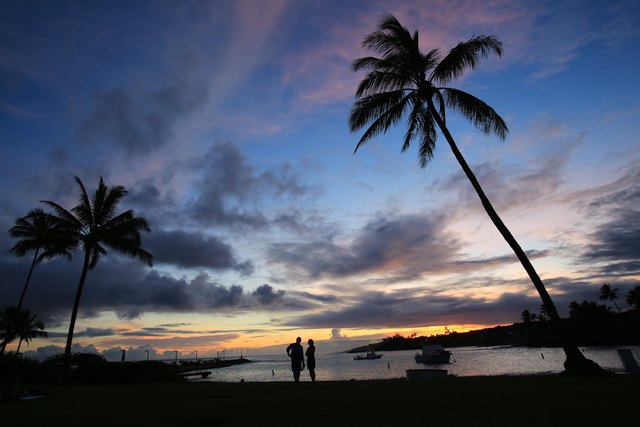 Sonneuntergang, Sand und Palmen - so kennt man Hawai. | Foto: Uwe Herbe