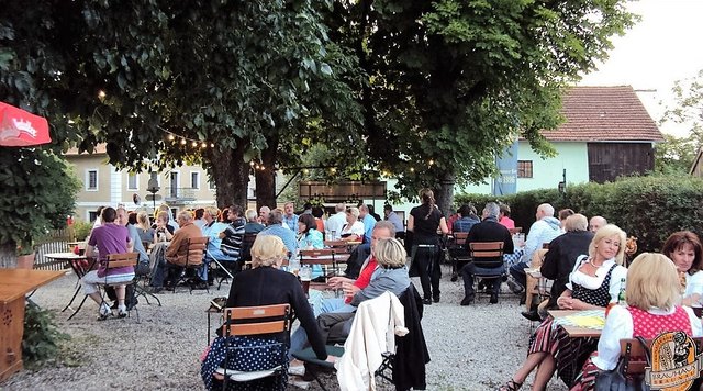 Gastgarten der Hausbrauerei Bogner in Braunau-Haselbach mit altem Kastanienbestand. | Foto: Reindl