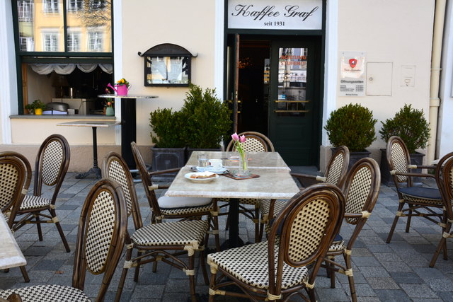 Das Kaffee Graf befindet sich mitten am Braunauer Stadtplatz.