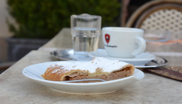 Süße Schmankerl im Freien genießen.