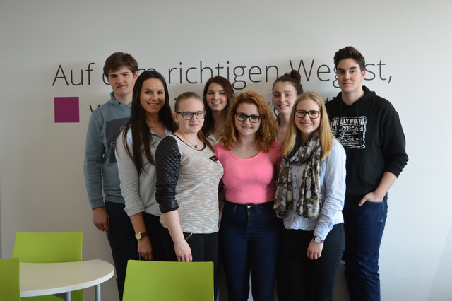 Junge Fachschüler bereiten sich am BFI Innviertel auf die Studienberechtigungsprüfung vor.