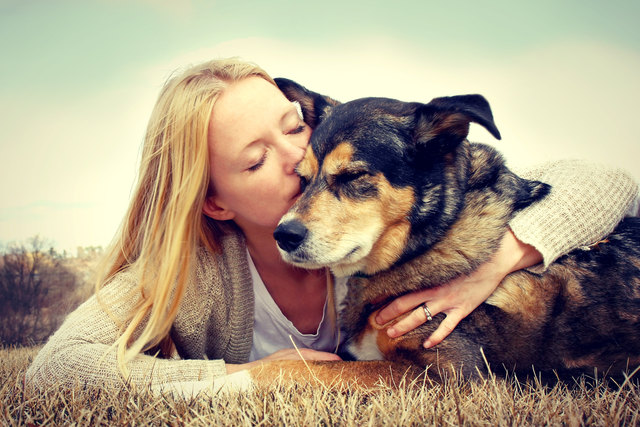 Speziell ausgebildete Hunde erkennen, wenn ihre Besitzer Schwankungen im Blutzuckerspiegel haben. | Foto: Christin Lola - Fotolia.com