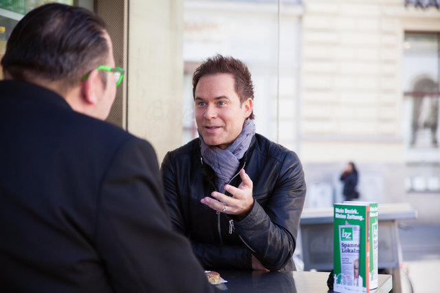 Das Würstelstand-Interview mit Manuel Horeth ist am 15.4. um 19 Uhr auf W24 zu sehen.