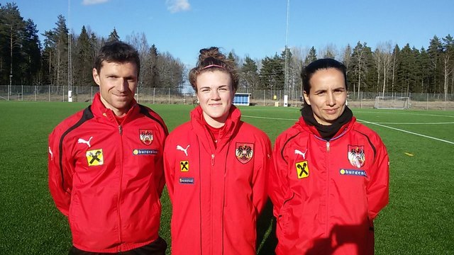 Der Oberschützer Marc Kerschbaumer ist Co-Trainer des U19-Mädchennationalteams: Marc Kerschbaumer, Julia Kofler und Teamchefin Irene Fuhrmann