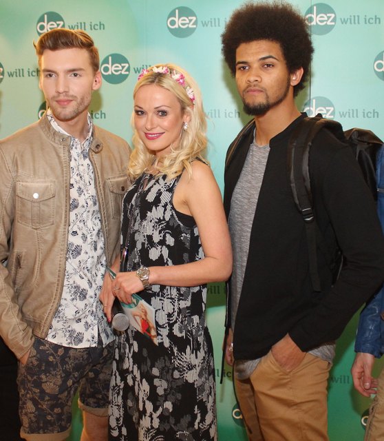 Moderatorin Denise Neher war von der Darbietung der Models angetan.