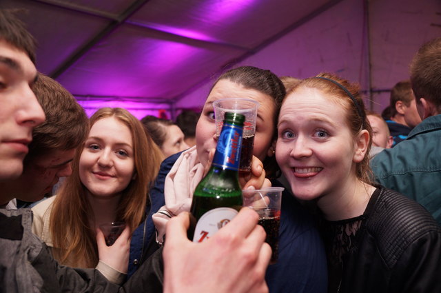 Ein kühles Bier geht beim Feiern immer