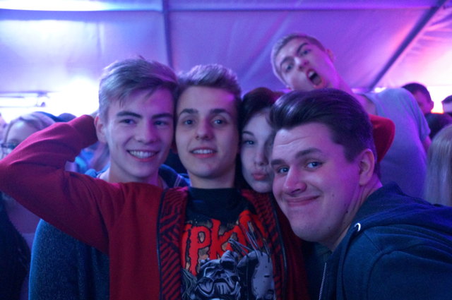 Diese Gruppe perfektionierte ihre Künste im Grimassenschneiden