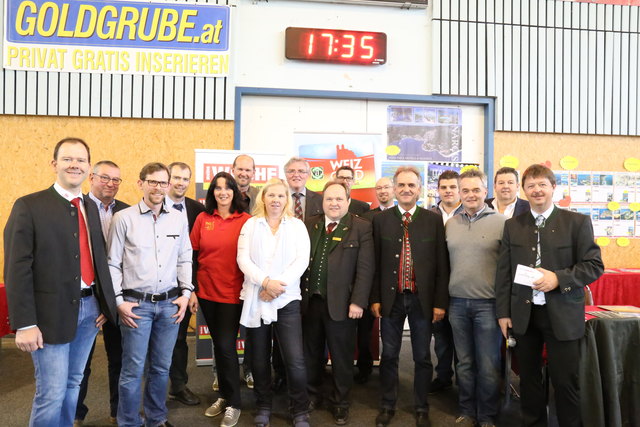 Die neun Aussteller gemeinsam Alexandra Neuhold, Ronald Bleykolm, Familie Werderitsch, Ingo Reisinger und Hannes Steinwender.