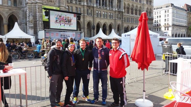 Die Rotenturmer beim Vienna City Marathon: Marco Halvax, Katharina Graf, Wolfgang Janisch, Roman Takacs und Christian Schuch