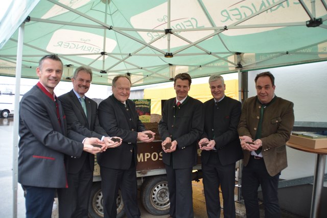 Martin Leonhardsberger, Karl Wilfing, Hermann Schultes, Hubert Seiringer, Anton Kasser und Christoph Trampler am Kaninghof.