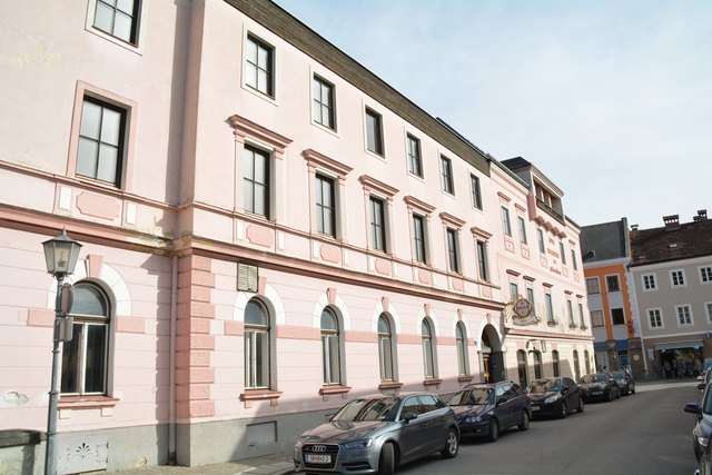 Die Stadtgemeinde Scheibbs hat das baufällige Hotel im Zentrum um 260.000 Euro gekauft.