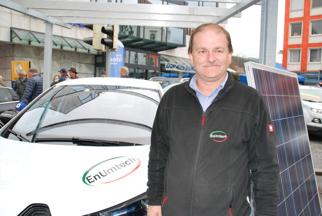 Michael Mößlacher von EnUmtech mit dem Renault Zoe