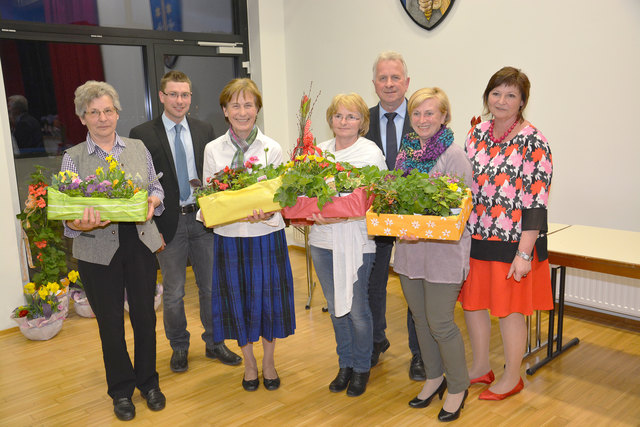 Martina Maier, Vzbgm. Gerhard Jöchlinger, Waltraud Schindlbacher, Bgm. Karl Fadinger, Helga Lanzmaier, Vzbgm. Barbara Gamsjäger (v.l.). | Foto: Peter Taurer