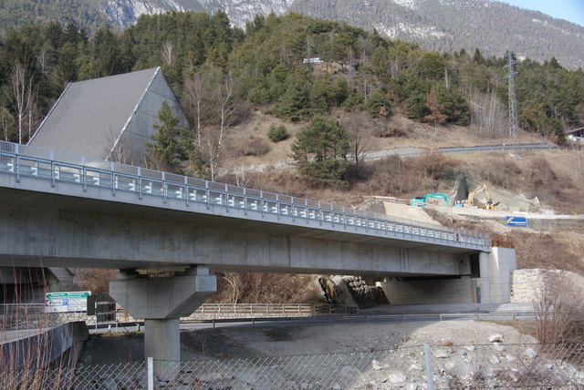 Beim Perjentunnel haben die Vorarbeiten für den Bau der 2. Röhre begonnen.
