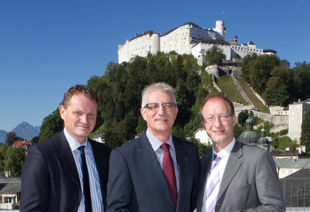 Vor knapp drei Jahren hatte Felix Müller (l.) den Posten des SPÖ-Landesgeschäftsführers von Uwe Höfferer (r.) übernommen. In der Mitte: SPÖ-Landesvorsitzender und Klubobmann im Landtag Walter Steidl. | Foto: Franz Neumayr