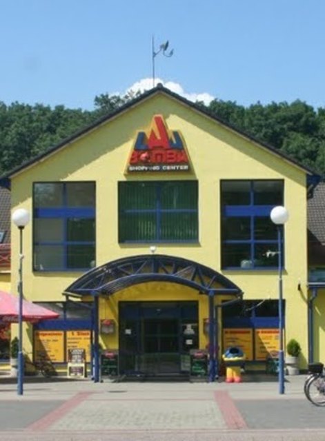 Einkaufszentrum LAA BOMBA: Dort zahlte die Angeklagte mit einem gefälschten Hunderter. | Foto: mr