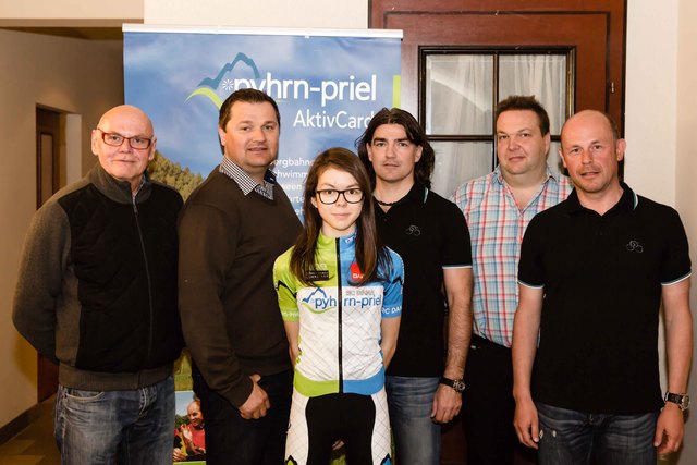 Von links: Fritz Waser (Firma Waser), Gerhard Dummer (Firma Jungwagenhaus), Tina Berger-Schauer, Willi Pichler (Firma Wastler), Gottfried Sölkner (Restaurant Rössl), Alois Jaksch (Obmann RC DANA Pyhrn Priel)