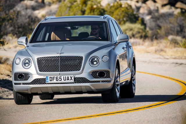 Edelkarossen wie der Bentley Bentayga verkörpern einen Luxus-Lifestyle, der über das bloße Fahrzeug hinaus geht. | Foto: © Bentley/TRD/mid