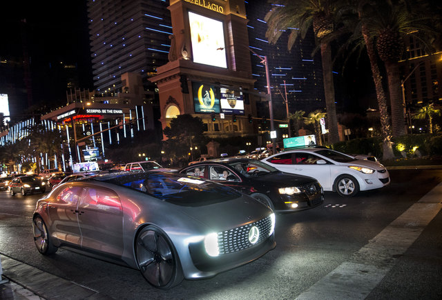 In Zukunft werden die Autos, wie hier der Mercedes F 015, mit den Menschen kommunizieren. | Foto: Mercedes-Benz