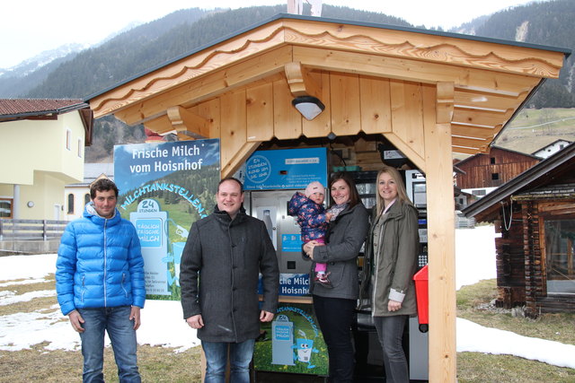 Milchtankstelle und Lebensmittelautomat dienen der Vermarktung der Produkte vom Hof. | Foto: privat