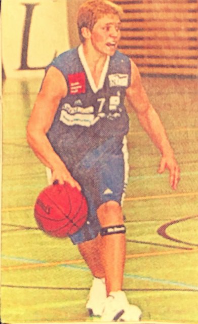 Am Anfang der sportlichen Karriere stand der Basketball – hier ein Bild aus früheren Zeiten in Innsbruck. | Foto: privat