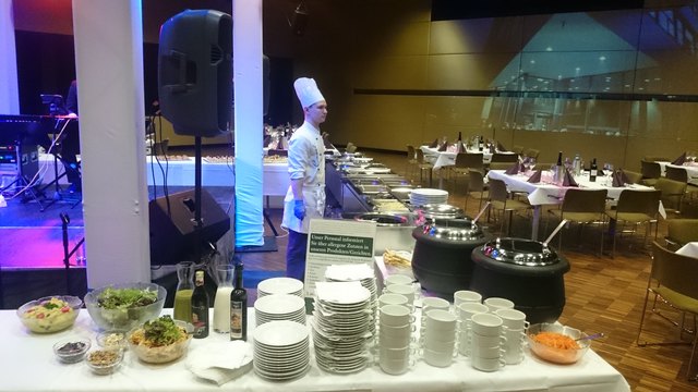 Auch KöchInnen stehen auf der so genannten Berufsliste  mit ganz genau aufgelisteten Berufen, in denen man mit Hilfe des Projektes „Du kannst was“ - und natürlich beim Erfüllen aller anderen dafür  notwendigen Voraussetzungen! -  einen Berufsabschluss mac