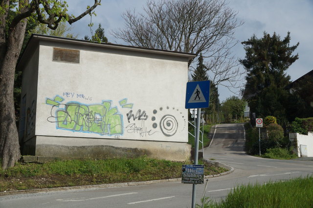 Auch beim Ortsbeginn von Klosterneuburg findet man ein Graffiti-Werk an einem Stromhäuschen.
