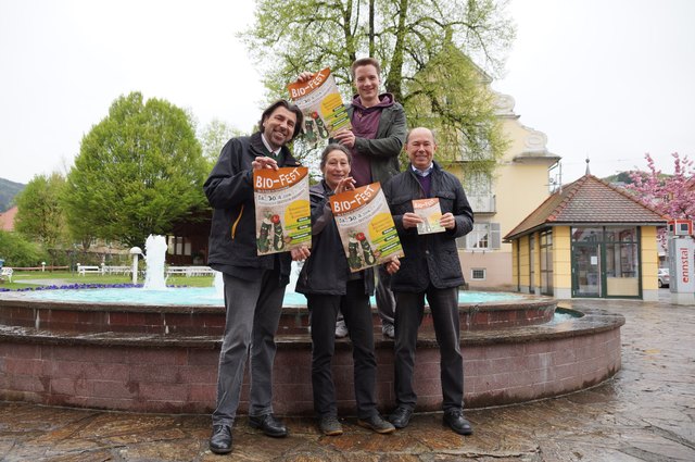 Bgm. Josef Wallner, Barabra Soritz von Bioernte Steiermark, GR der Grünen Marc Ortner, und Vize-Bgm. Anton Fabian