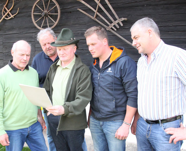 Freudenfoto: Eduard Perstling, Manfred Trifterer, Franz Koch, Günther Koch, Karl Bohnstingl (v.l.)