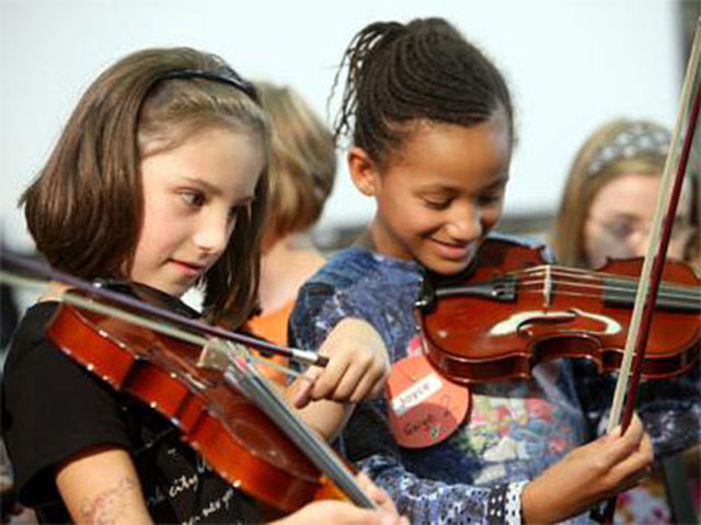 Bei der Eignungsprüfung beraten Sie die MusiklehrerInnen über die grundsätzliche Eignung sowie über die körperlichen Voraussetzungen, die für das Spielen des gewählten Instruments erforderlich sind. | Foto: Musikum Hallein