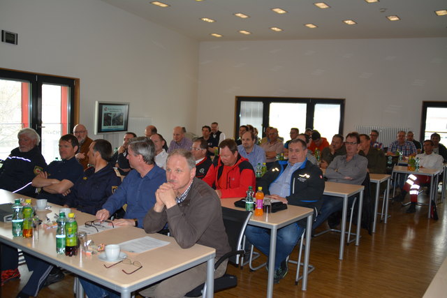 Zahlreiche Organisations- und Behördenvertreter folgten der Einladung in die BH Reutte.