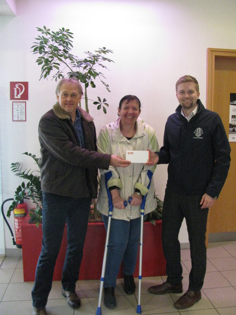 Albert Griesbacher (Lions Club Perg-Machland) und Michael Wimmer (Leo Club) mit Gabriele El Tahir.