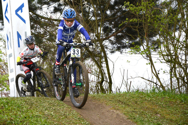 Durch einen Punktegleichstand nach dem Hindernisbewerb wurde das Rennen der U11m besonders spannend. Severin Rauschal gelang jedoch durch die schnellste Zeit im Cross Country der überlegene Sieg. (Foto: Radclub Walding / Werner Elsnig)