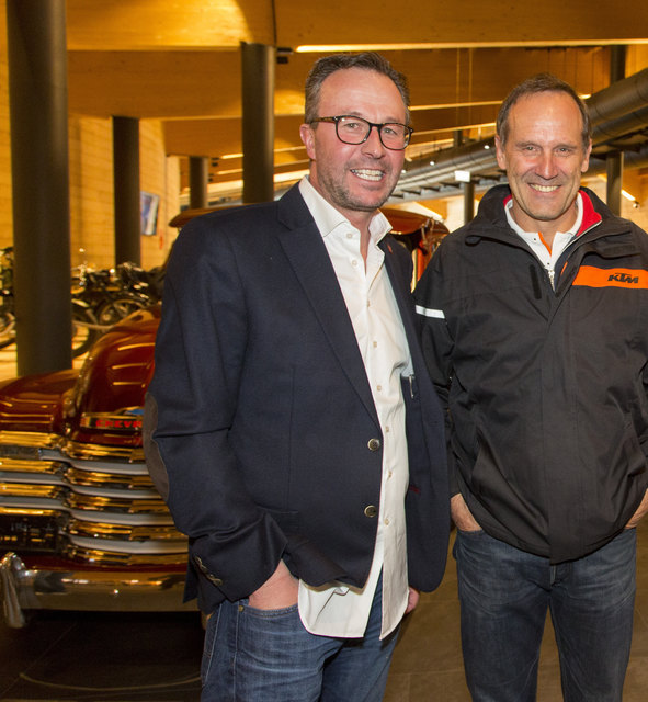 Lukas Scheiber (Marketingvorstand Ötztal Tourismus) mit Motocrosslegende Heinz Kinigadner.