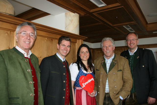 Andreas Walcher (Obmann TVB), GF Stefan Brandlehner (Tourismus Katschberg), Gertraud Lankmaier (TVB-GF), Philipp Meikl (Moderator), Bgm. Manfred Sampl
