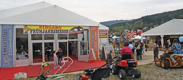 Im Zelt und auf dem Freigelände gibt es wieder viele Produktneuheiten zu sehen | Foto: KK