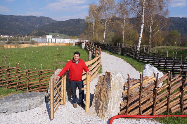 Hereinspaziert: Am 30. April eröffnet Edgar Wernbacher den Tiererlebnisweg rund um das Trachtenhaus.