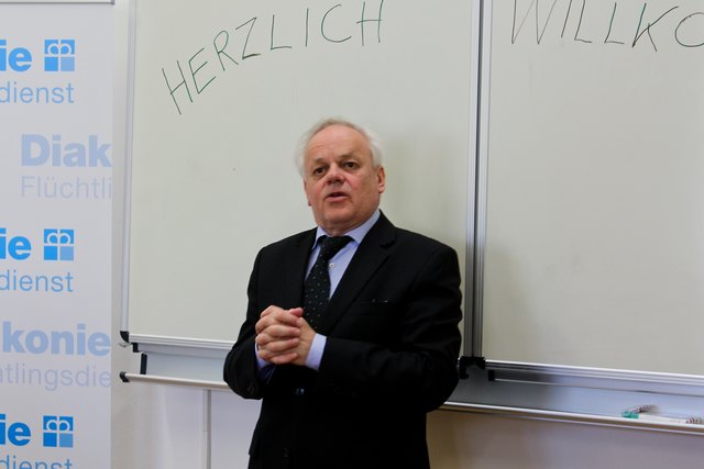 Volksoperndirektor Robert Meyer erzählt, wie die Aktion "Volksoper Hilft" entstand - sie unterstützt das Haus mit regelmäßigen Spenden