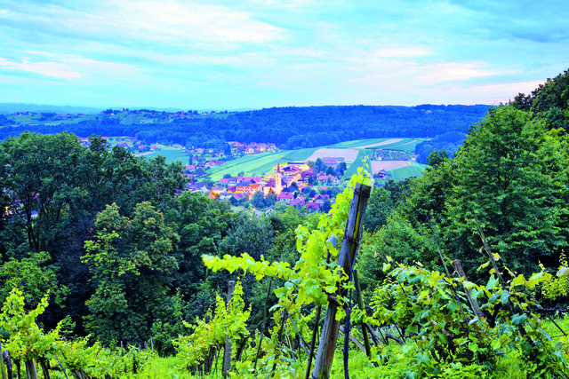 Natur pur. St. Peter am Ottersbach ist in die grünen Hügel der Südoststeiermark eingebettet und bietet feinste Lebensqualität. | Foto: Bernhard Bergmann