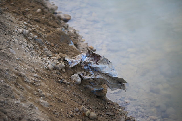 Fremdkörper wie Eisenstangen und Blechteile seien durch ungeeignetes Schüttmaterial in den Floridsdorfer Wasserpark gelangt, so Harald Illsinger. | Foto: Harald Illsinger