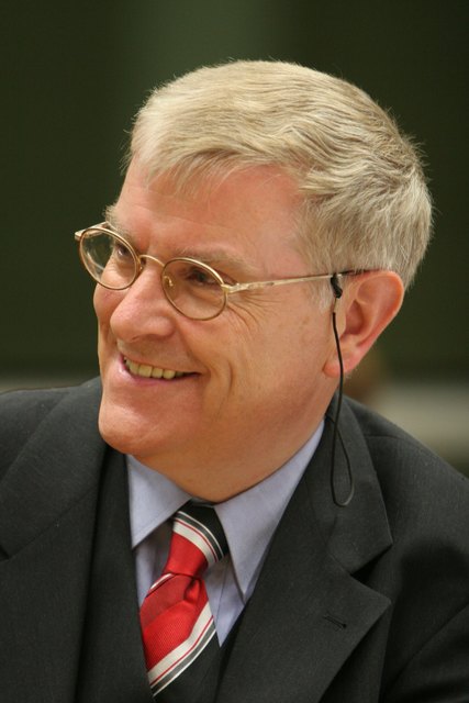 Anton Pelinka hält einen Vortrag zum Thema europäische Integration. | Foto: Anton Pelinka