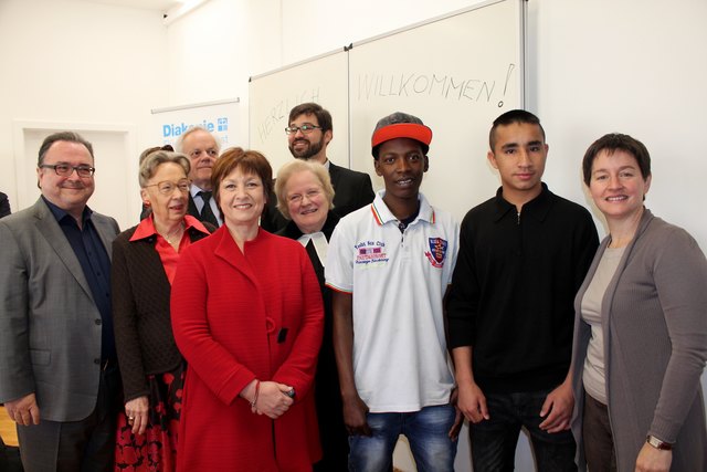 Unter den zahlreichen Ehrengästen bei der Eröffnungsfeier am 20. April Bezirksvorsteherin Gabriele Votava (3.v.li.) und Stadträtin Sonja Wehsely (re.)

Votava Gabriele ... und Stadträtin Sonja Wehsely