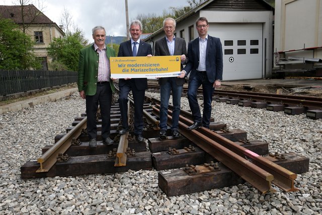 Anton Gonaus, Verkehrslandesrat Karl Wilfing, Gerhard Stindl und Anton Hackner. | Foto: NÖVOG/Luger