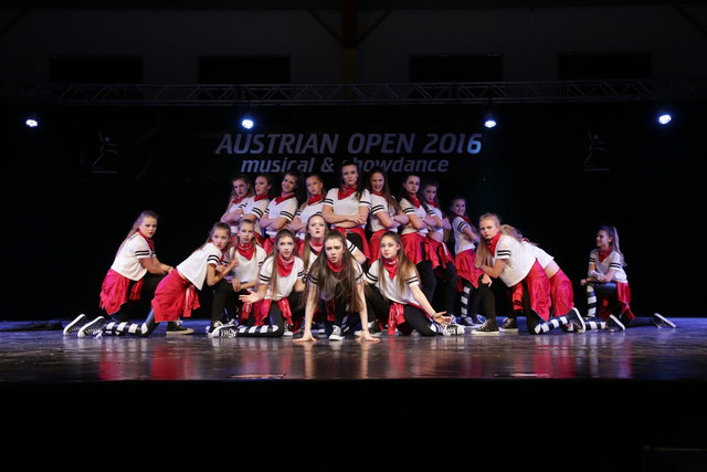 Das Valeina Junioren-HipHop Team errang "Fast & Furious" Platz 1 und die EM-Qualifikation. Tänzer: Breunig Linda, Buchinger Sarah, Esterl Lea, Fercher Alina, Gaberscek Naomi, Jacob Hannah, Jonach Lisa, Kellner Franziska, Koller Lisa Marie, Lettenmayr Seli | Foto: kk